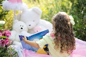 reading outdoors combines summer sunshine with learning