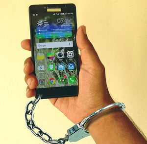 chained-to-our-smartphones