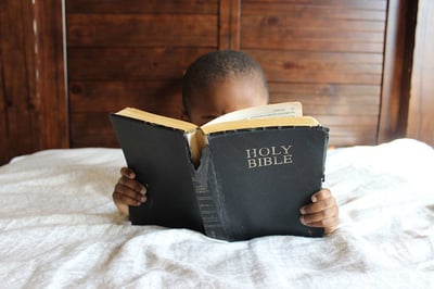 child-reading-bible-image