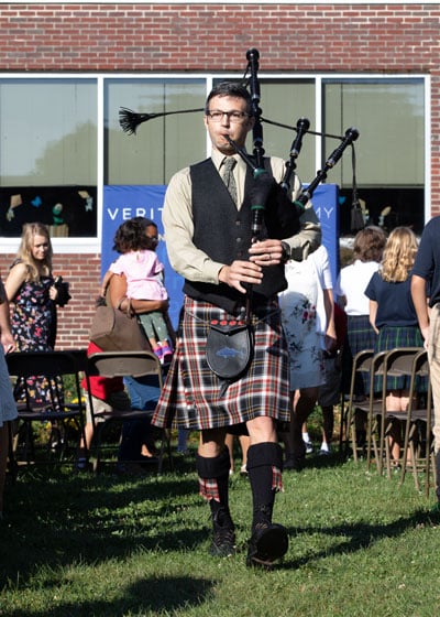 convocation-bagpiper