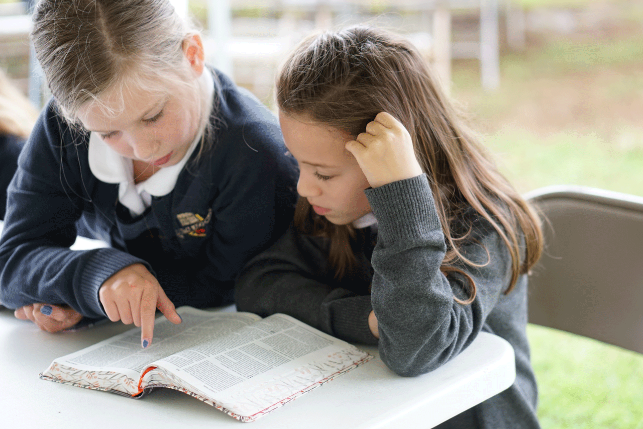 4th-grade-girls-reading-bible